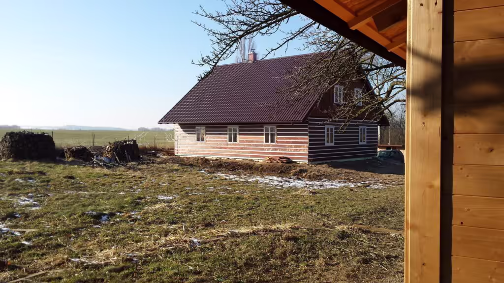 Naše chaloupka v dosahu svatyní pro pobyty ve tmě