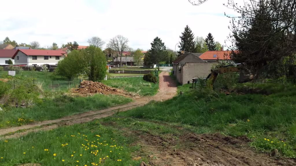 Pohled do 200m vzdálené vesnice