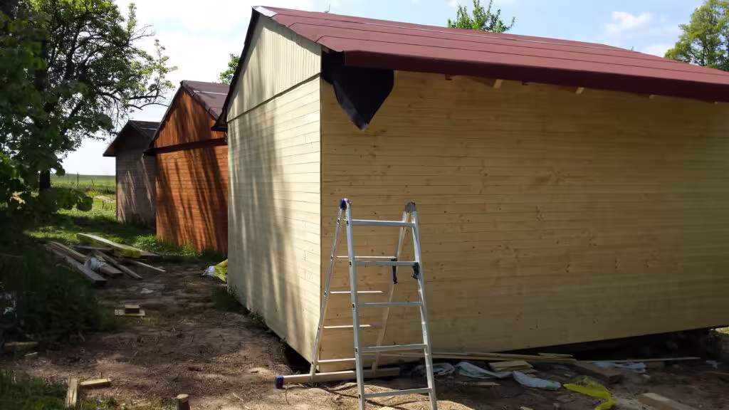 Již zbývá natřít a kabátek bude hotový
