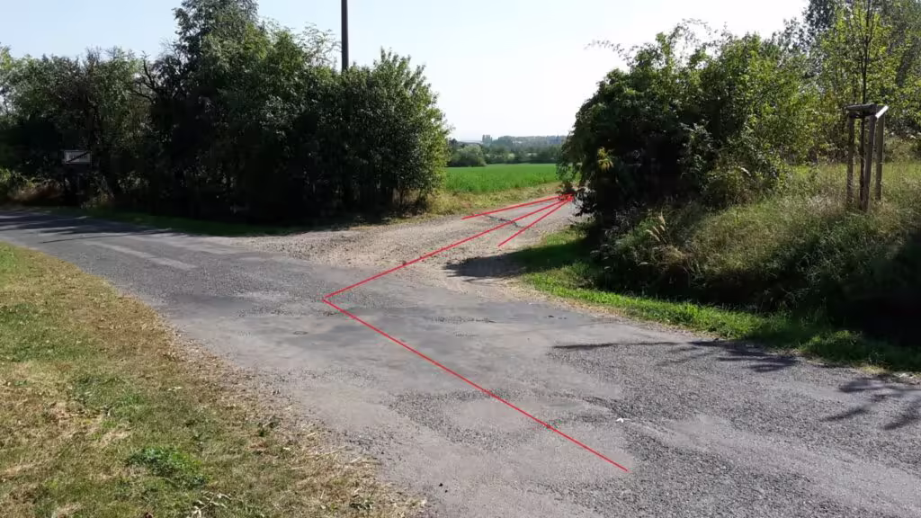 Odbočka ze silnice na polní cestu
