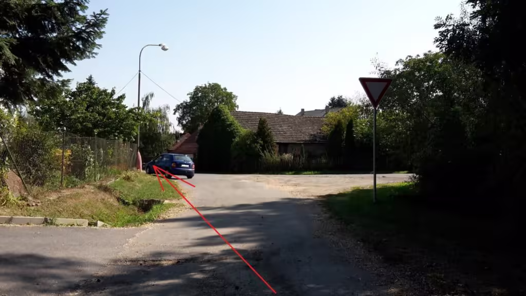 Cesta okolo rybníka v obci