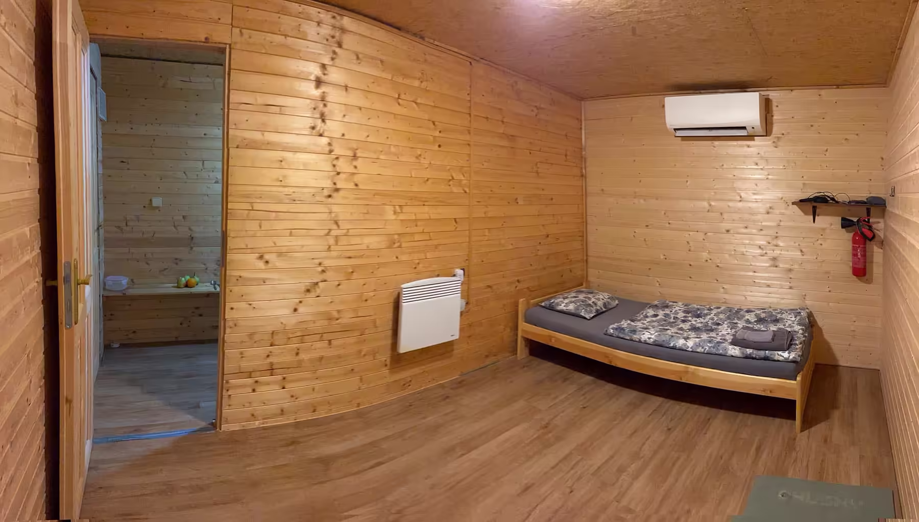 Interiér chaty na pobyt ve tmě